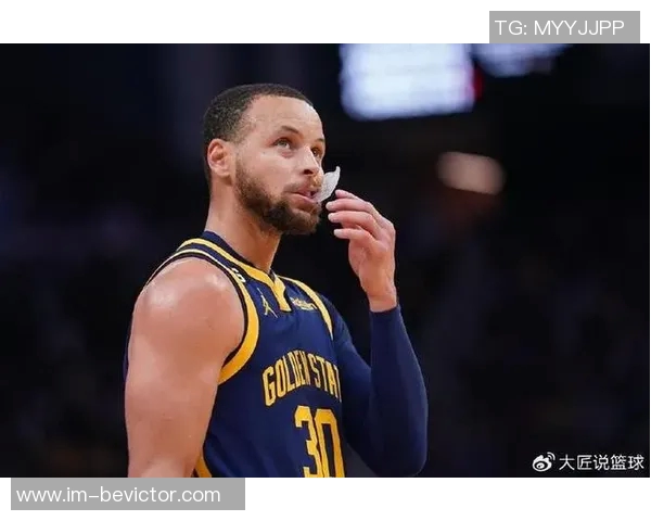 詹姆斯称赞库里无球威胁力认为他是历史最佳持球无球兼备球员